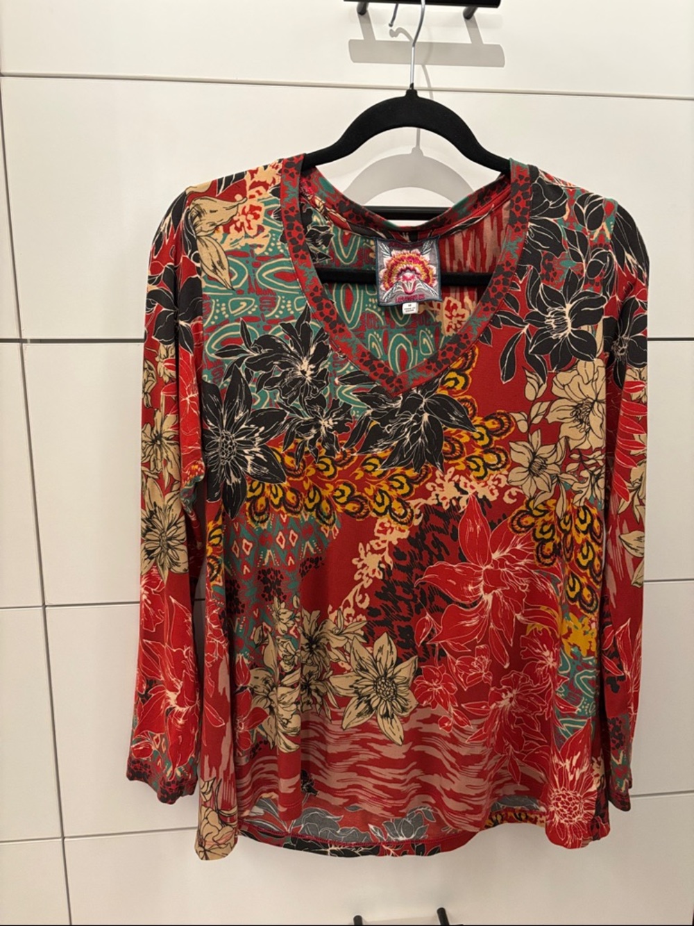 Johnny Was Red Multicolor Floral V-Neck Long Sleeve Top: M pit to pit 18.5 &24 L